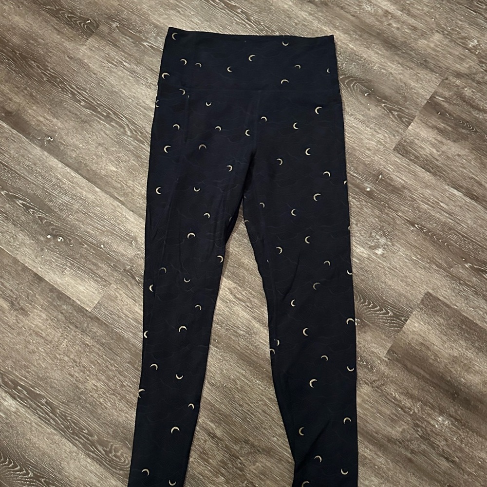Zyia Terrace Pocket Luxe 7/8 Leggings - Navy with Moons - Picture 3 of 6